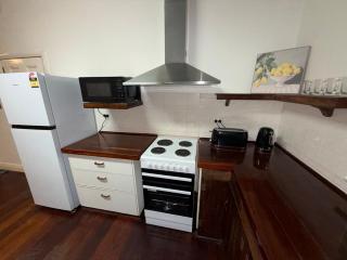 Huge comfy 4br near CBD - 8