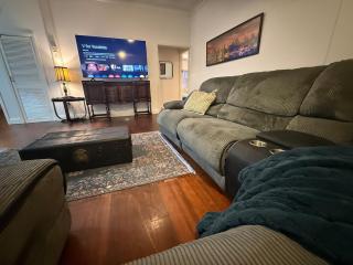 Huge comfy 4br near CBD - 4