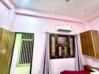 Hotel Vrinda mohan kunj Near Prem Mandir - 1
