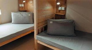 Beret B & B - 2
