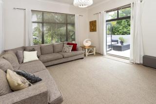 30 per cent Off - Orakei Family Oasis 4 Double Bedrooms - 1