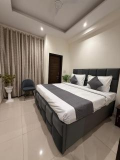 Nirvana Service Appartments House No 239 New Palam Vihar Sector 110 Gurugram - 3