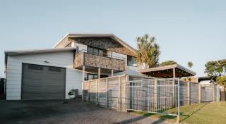 Waterfront location with estuary outlook and ocean beach access - sleeps 19 - 9