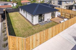 Peaceful Modern Stay with Deck facing the hills - 1