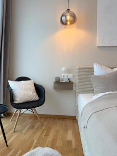 Große Designwohnung in Friedrichshafen mit Café im Haus und nur 5 Min zum Bahnhof, Bodensee, Messe & Flughafen - 1