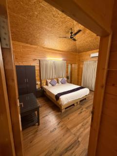 White Petals Resort - 4