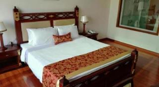 Golden Lustre Hotel - 6