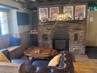 The Kings Arms Pub - 1