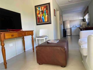 Garden flat with AC self catering - 9