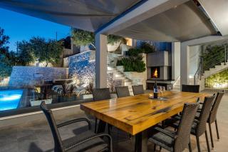 Luxurious beachfront villa Hrid with with Jacuzzi, infinity pool - 2