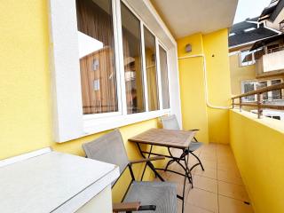 Cozy Central 2-Bedroom Apartment and Parking - 2