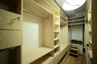 Cozy Central 2-Bedroom Apartment and Parking - 3