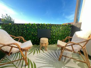 Joli 3 pièces, 2 chambres, lumineux, vue dégagée, balcon & parking privé - 9