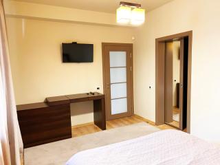 Cozy Central 2-Bedroom Apartment and Parking - 7