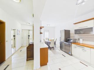 Spacious Apartment Lana in a Quiet Area of Banjole - 5