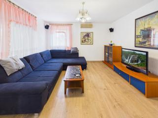 Spacious Apartment Lana in a Quiet Area of Banjole - 2