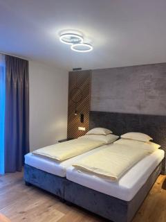 Glanz & Glory Hotel - 9