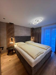 Glanz & Glory Hotel - 1