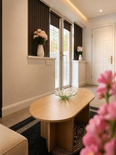 RS Prime Inn Birmingham Premium Private Rooms & 2 Double Beds Apartment With Bathroom & Kitchen, Free Parking Near NEC, Airport, HS2 Birmingham - 1