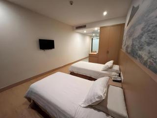 D Arc Hotel - 9