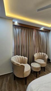 pice full 2-Bedroom Furnished Apartment - 1