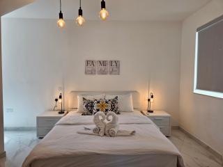 Coastline, Lovely Seafront Apartment - 9