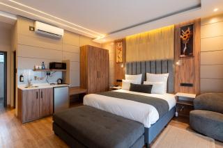 The Royal Courtyard - 5