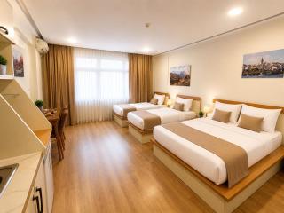 The Grand Valence Hotel - 9