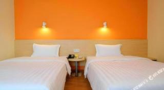 7 Days Inn Kunming Railway Station Joy City - 1