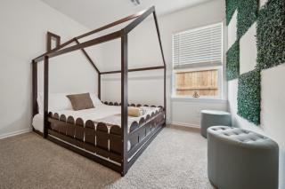 Spacious 4BR with Fire Pit Games Midtown Near TU - 3
