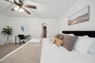 Spacious 4BR with Fire Pit Games Midtown Near TU - 2