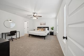 Spacious 4BR with Fire Pit Games Midtown Near TU - 1
