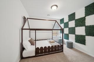 Spacious 4BR with Fire Pit Games Midtown Near TU - 5