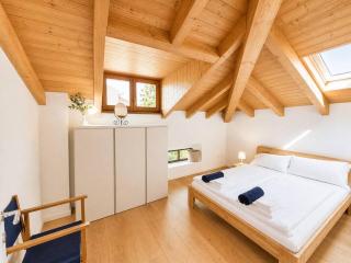 Dreamy Lakeview Attic Escape - Brezzo - 1