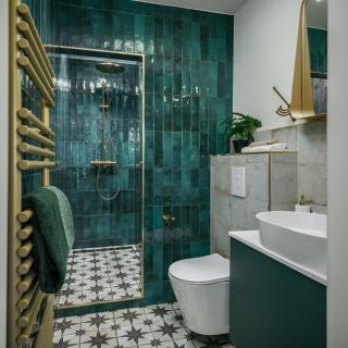 Luxury Haven 3BR Penthouse, 3Bath, Hot Tub & Roof - 4