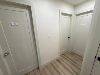 Vancouver Downtown Living Room Stay- Open Room for 3, Free Parking - 5