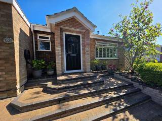 Magnolia House - Modern & Pet Friendly Bungalow - 4