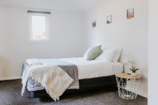 Marsden Manor - Spacious house with large pool - 5