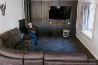 Marsden Manor - Spacious house with large pool - 4