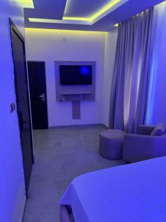 DE Lounge Inn - 9