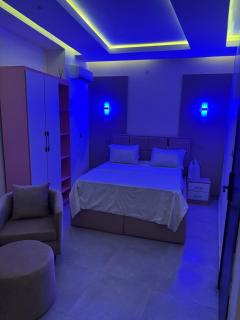 DE Lounge Inn - 7