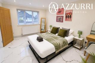Stylish 4 bedroom house with large garden and parking for 2 large vans - 8