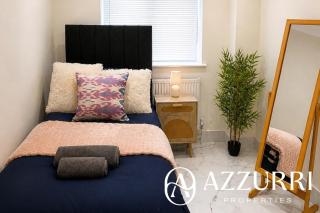 Stylish 4 bedroom house with large garden and parking for 2 large vans - 9