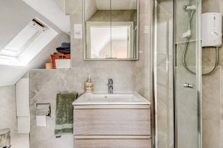 Moseley - House - Sleeps 4 - Parking - Garden - 5