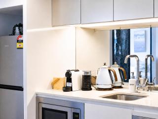 Skyline & Ocean View 2BR High Floor Residence, Near Marvel Stadium, Pool and Gym - 2