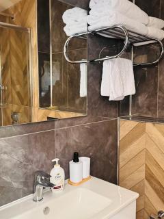 Weromerie Premium Hotel and Apartment - 1