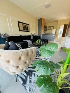 WaterfallLuxe near Mall of Africa & Gallagher Estate - 1