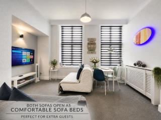 Burlington Mansions - FREE ALLOCATED PARKING - 8 mins walk to the beach - Gym - Pool Table - Brought to you by Coastline Retreats - 9