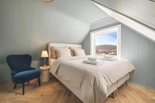 Top Floor Apartment with Terrace & City Views - 6