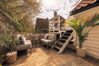 Top Floor Apartment with Terrace & City Views - 4